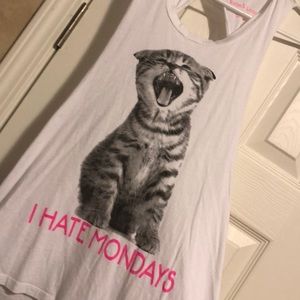 Muscle tee with cat 🐈